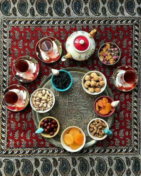  200 عکس شب یلدا تو خونه