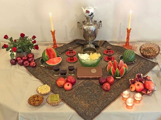  200 عکس شب یلدا تو خونه