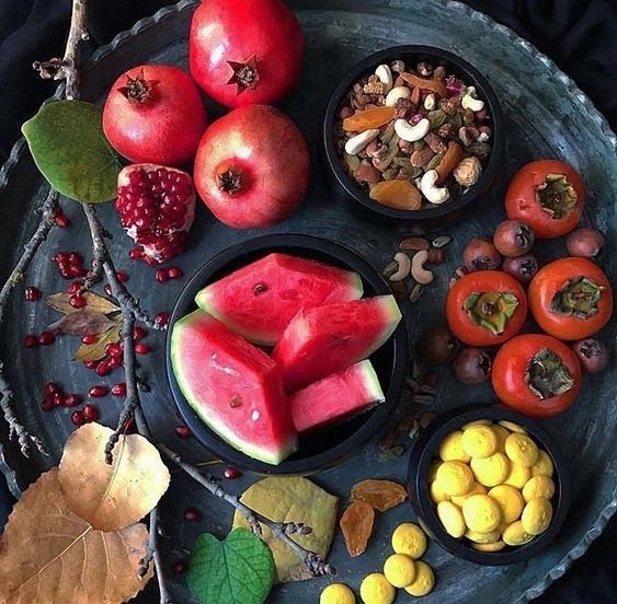  200 عکس شب یلدا تو خونه