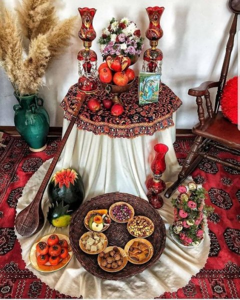 200 عکس شب یلدا تو خونه
