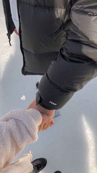  ژست عکاسی در برف بدون چهره