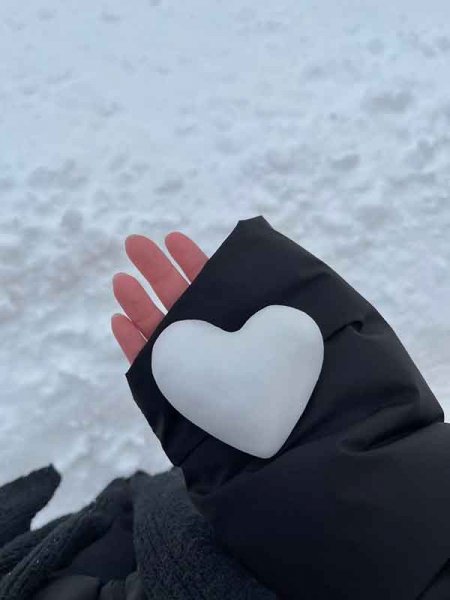  ژست عکاسی در برف بدون چهره