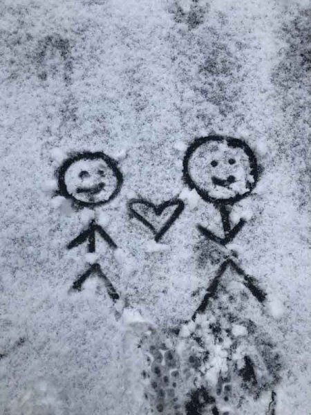  ژست عکاسی در برف بدون چهره