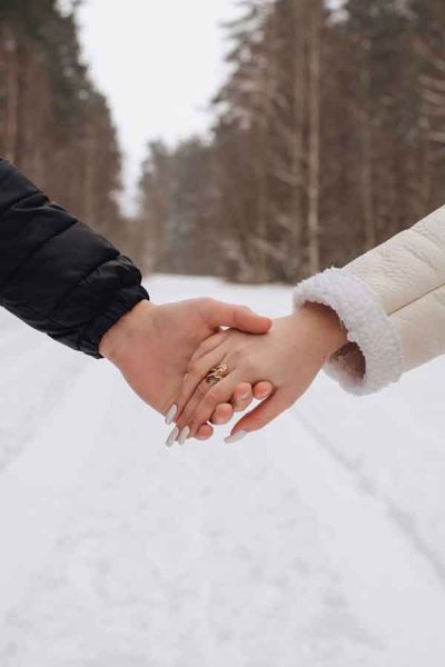  ژست عکاسی در برف بدون چهره