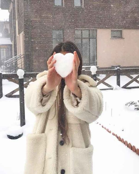  ژست عکاسی در برف بدون چهره