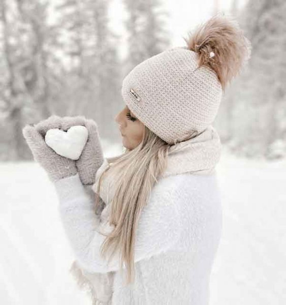  ژست عکاسی در برف بدون چهره
