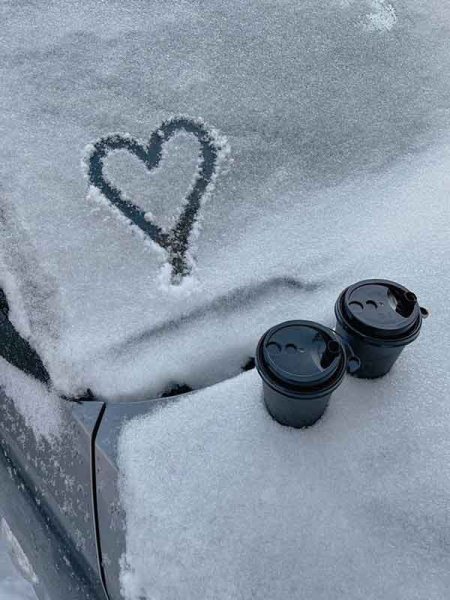  ژست عکاسی در برف بدون چهره