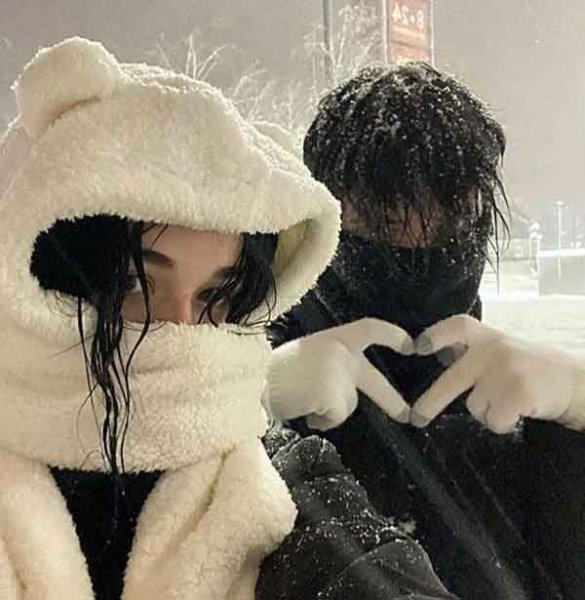  ژست عکاسی در برف بدون چهره