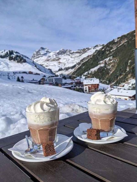  ژست عکاسی در برف بدون چهره