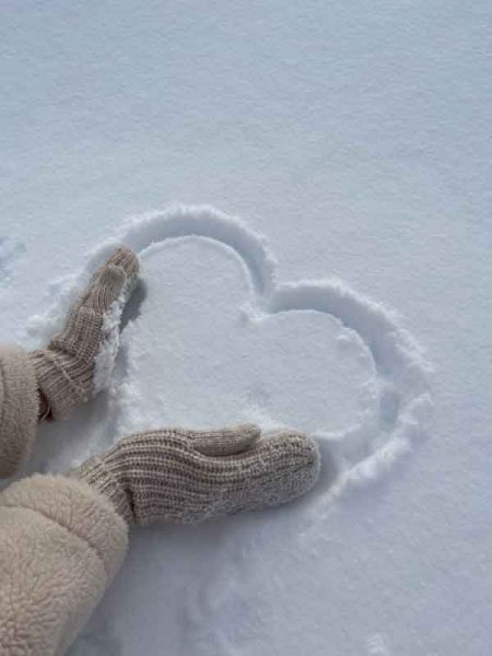  ژست عکاسی در برف بدون چهره