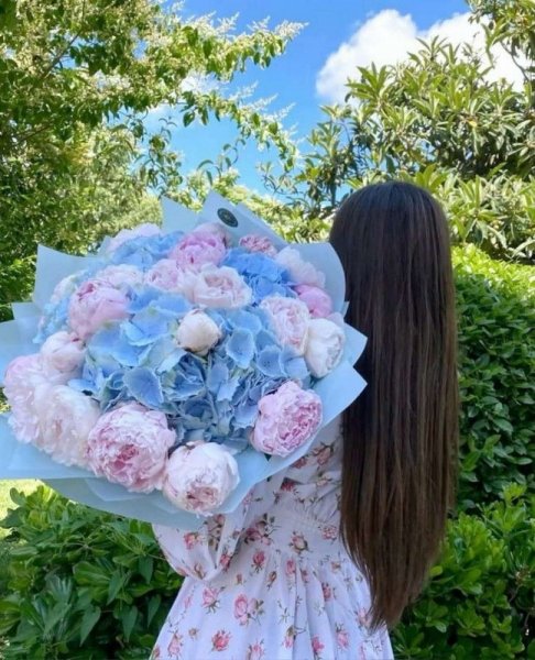  عکس با دسته گل بدون چهره