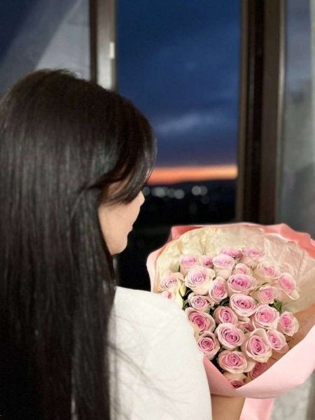  عکس با دسته گل بدون چهره