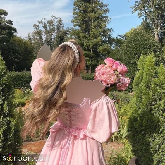  ژست عکس با گل در طبیعت