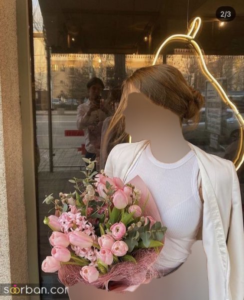  ژست عکس با گل در طبیعت