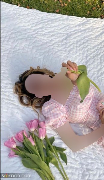  ژست عکس با گل در طبیعت