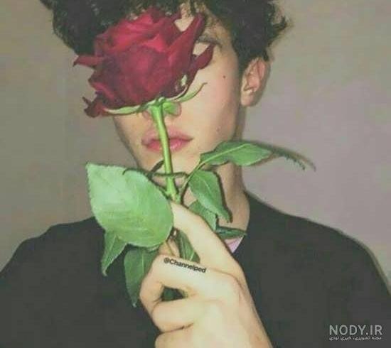  ژست عکس با شاخه گل
