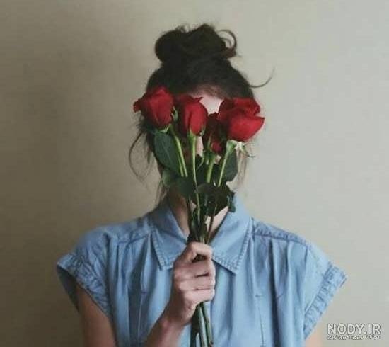 ژست عکس با شاخه گل
