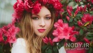  ژست عکس با شاخه گل رز
