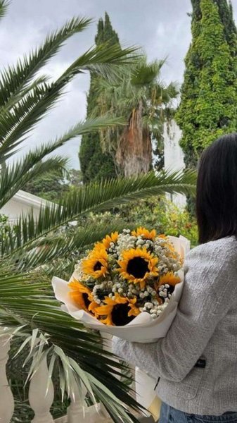 عکس با دسته گل عروس