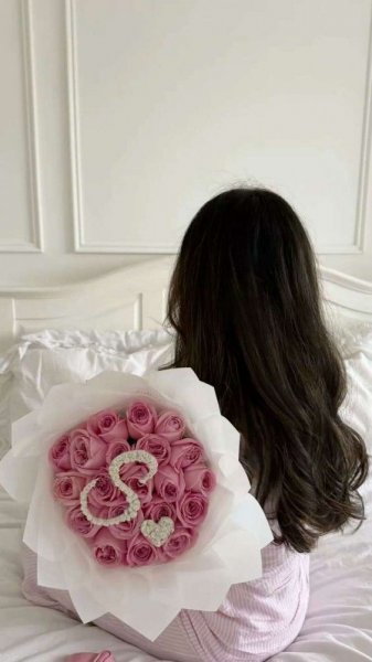 عکس با دسته گل عروس