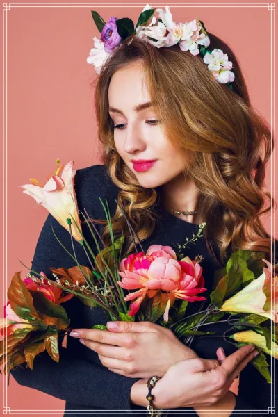  عکس دختر با گل برای پروفایل واتساپ