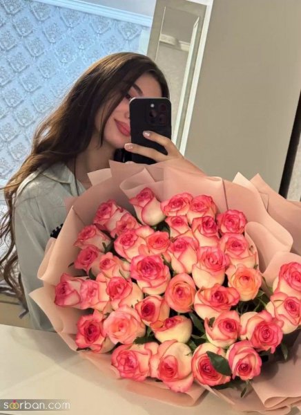 ژست عکس با باکس گل