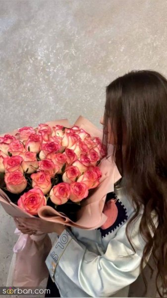 ژست عکس با باکس گل