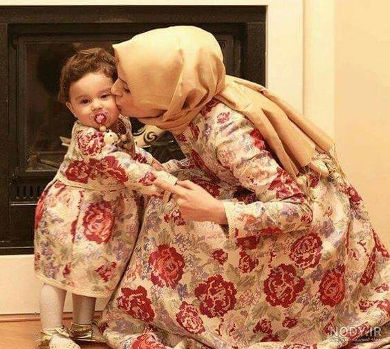 عکس مادر و دختر با حجاب کارتونی