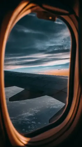 عکس از پنجره هواپیما به بیرون