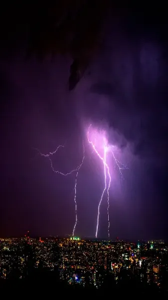 عکس رعد و برق در شب