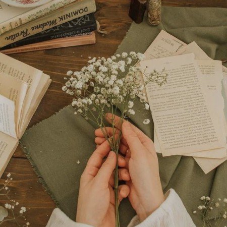  عکس کتاب برای پروفایل شاد