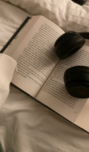  عکس کتاب برای پروفایل شاد