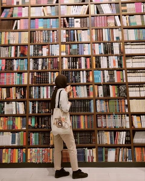  عکس کتابخانه برای پروفایل