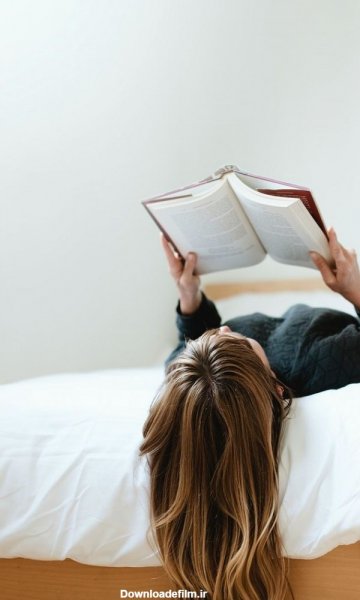 عکس دختر در حال کتاب خواندن کارتونی