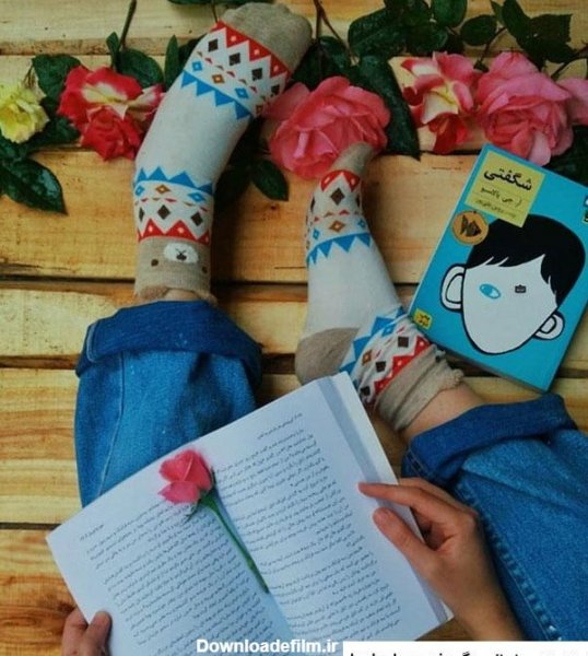  عکس دختر در حال کتاب خواندن کارتونی
