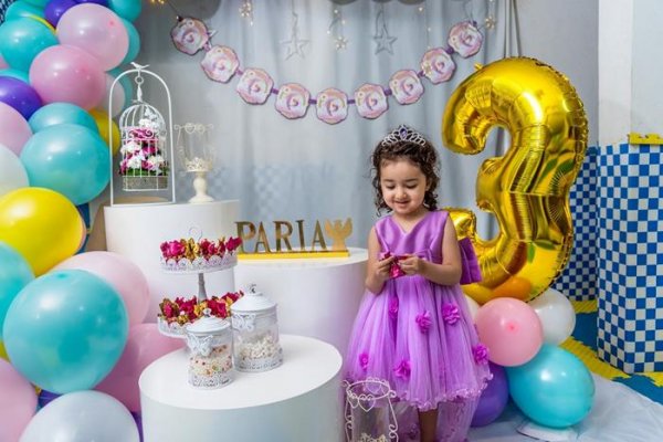  ژست عکس تولد کودک در منزل