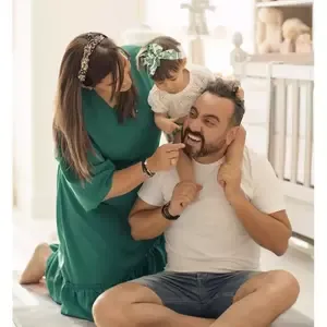 ژست عکس تولد خانوادگی در منزل