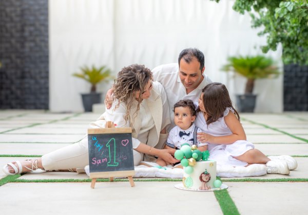 ژست عکس تولد خانوادگی در منزل
