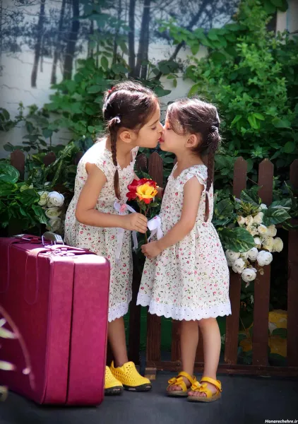 ژست عکس تولد در طبیعت با کیک