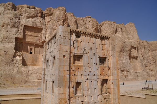  عکس تخت جمشید در زمان هخامنشیان
