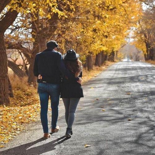 ژست عکس دست دونفره عاشقانه