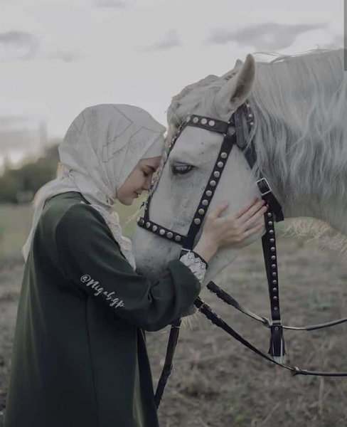  عکس دختر با اسب سفید برای پروفایل