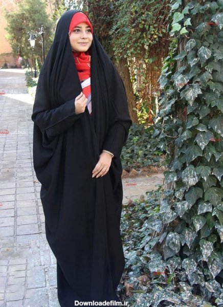 عکس دختر با چادر نماز برای پروفایل