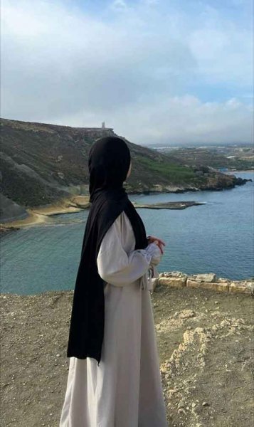 عکس پروفایل دختر با حجاب با گل