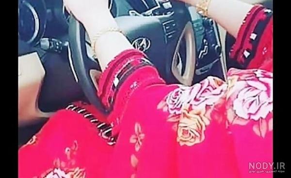  عکس دست دختر بلوچ با گوشی