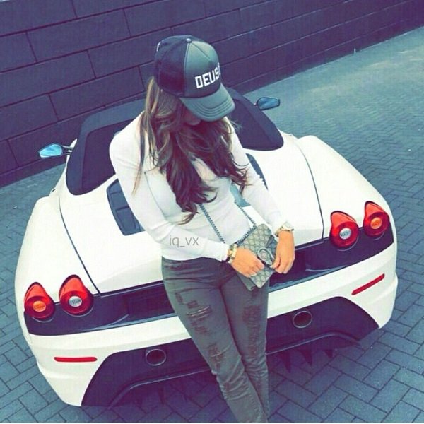  پروفایل دختر با ماشین