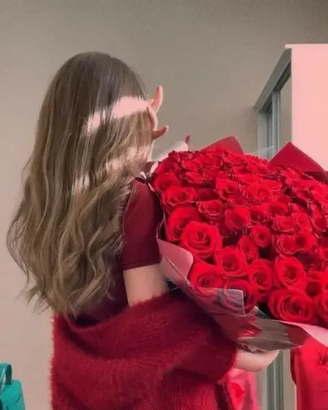  عکس دختر با گل رز قرمز