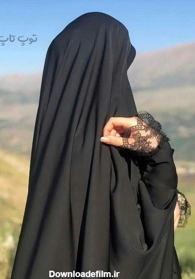  عکس گل نرگس در دست دختر چادری