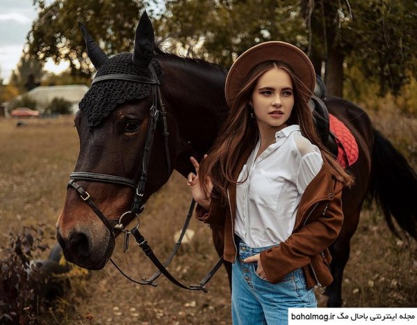  عکس پروفایل دختر با اسب سیاه