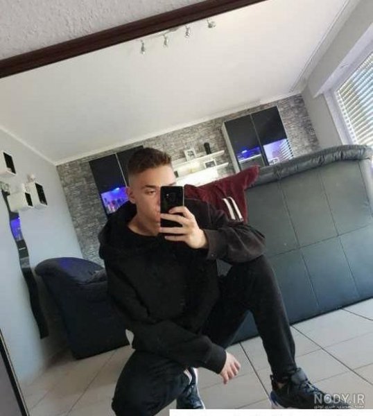 عکس جلو آینه پسرانه